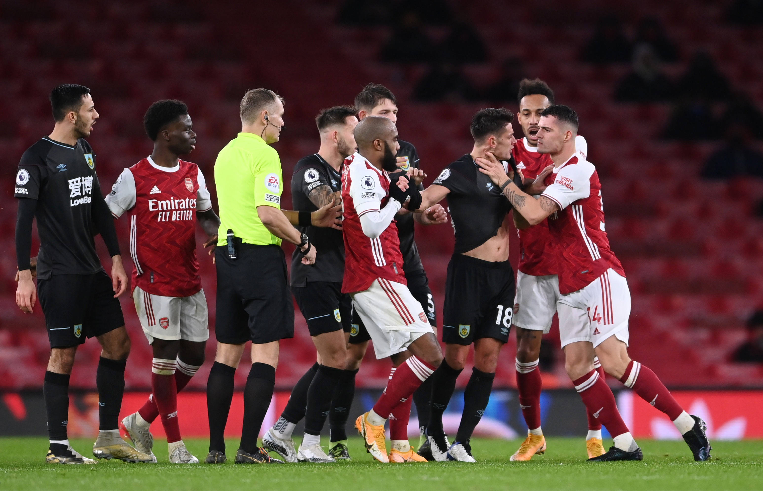 開創足壇新 開創足壇新